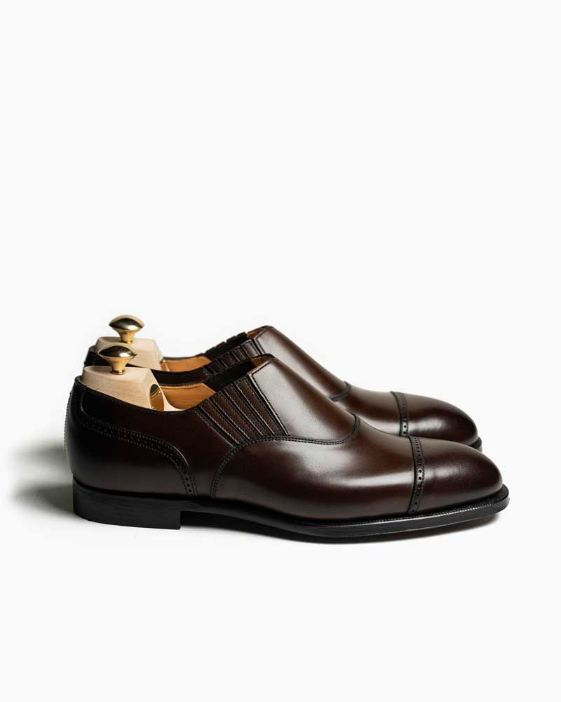 クロ毛布＆ジョーンズ【Crockett\u0026Jones】MAGEE 2（まっ黒い赤銅色）マギー 2 子ウシ レザーソール オークバークソール クォーターブローグ サイドエラスティックシューズ HandGradeCollection 牛皮 メンズ