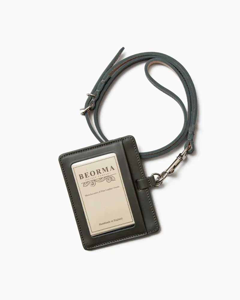 べオーマレザーカンパニー【BEORMA LEATHER COMPANY】型番:S0170 ID CARD HOLDER(チャコール) IDカードホルダー ビジネス チェルシーレザー ホリデーライン2025 牛革 男女兼用|フレームショップ
