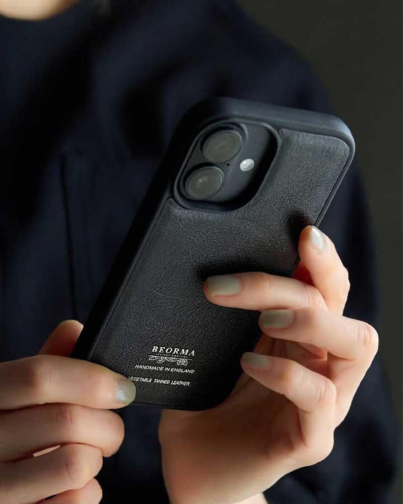 べオーマレザーカンパニー【BEORMA LEATHER COMPANY】型番：S0253 iPhone16 COVER（黒いこと) iPhone16専用入れもの スマホケース MagSafe 申し受ける相応う ナチュールレザー 牛皮 男女兼用