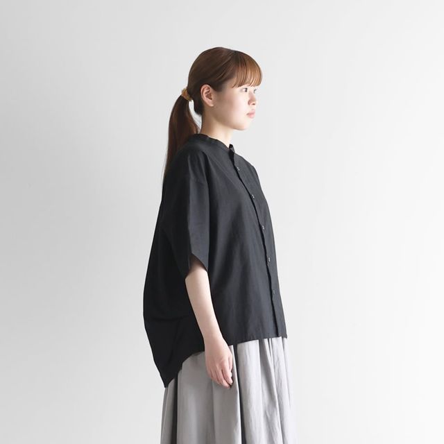 HUIS 住み家 5分袖コットンリネンバンドカラーコクーンブラウス（黒いこと）レディス