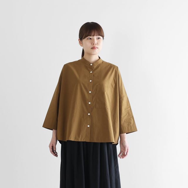 HUIS ハウス 8分袖オーガニックコットンバンドカラーブラウス（ブラウン）レディス