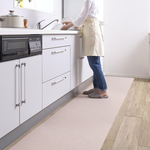 日本製 撥水 消臭 洗えるサンコー キッチンマット ずれない 台所マット ロング 60×270cm ベージュ おくだけ吸着 KM-79 4,821円