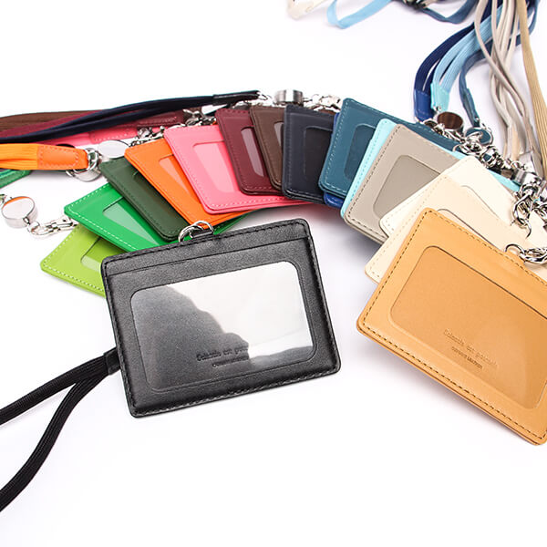 楽天市場 マラソン期間 毎日エントリー 10倍 Idカードホルダー リール付き 横型 名入れ 名前入り 即日発送 Idケース Idカードケース おしゃれ メンズ カードホルダー ネックストラップ スリップオン ノワール 送料無料 上司 男性 退職祝い プレゼント 母の日 送別会