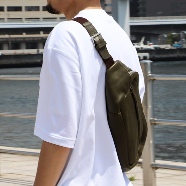 本革 大きめ バッグ 荷物が多い人も安心して使える大容量の本革のボディバッグ ウエストバッグ 彼氏バッグ 小物 ブランド雑貨 レザー ボディバッグ Mサイズ おしゃれ ブースターズ 大容量 メンズ ショルダーバッグ ブランド 革 ブースターズ ミネルバボックス Boosters 本革 大きめ バッグ 荷物が多い人も安心して使える大容量の本革のボディバッグ ウエストバッグ 彼氏バッグ 小物 ブランド雑貨 レザー ボディバッグ Mサイズ おしゃれ ブースターズ 大容量 メンズ ショルダーバッグ ブランド 革 ブースターズ ミネルバボックス Boosters