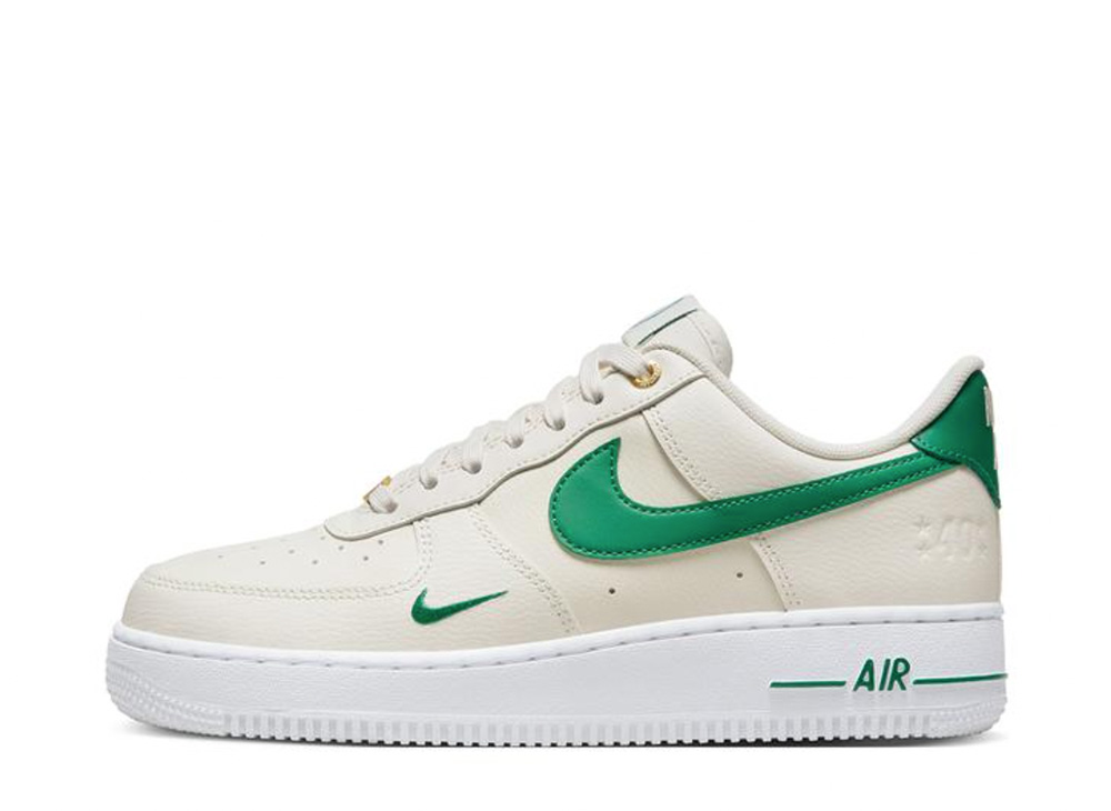 【百貨店大売り出し】1000円クーポン券ふり出し！Nike ナイキ ウィメンズ 空軍1 置き目 40th 記念日 セイル/マラカイト/白いこと/メタリックゴールド ナイキ DQ7582-101 ウィメンズ レディース スニーカー 駈けっくらシューズ 21SN-DQ7582-101