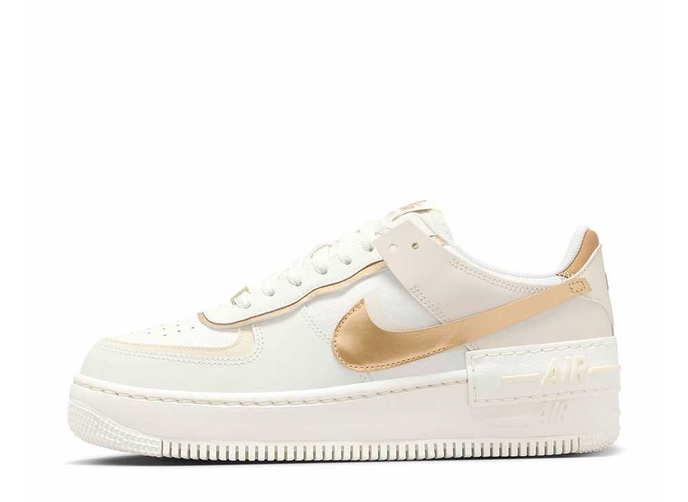 今だけ【1000円クーポン】発行中!!Nike ナイキ ウィメンズ エアフォース1 シャドウ セイル/ココナッツミルク/メタリックゴールド ナイキ DZ1847-108 ウィメンズ レディース スニーカー ランニングシューズ 21SN-DZ1847-108