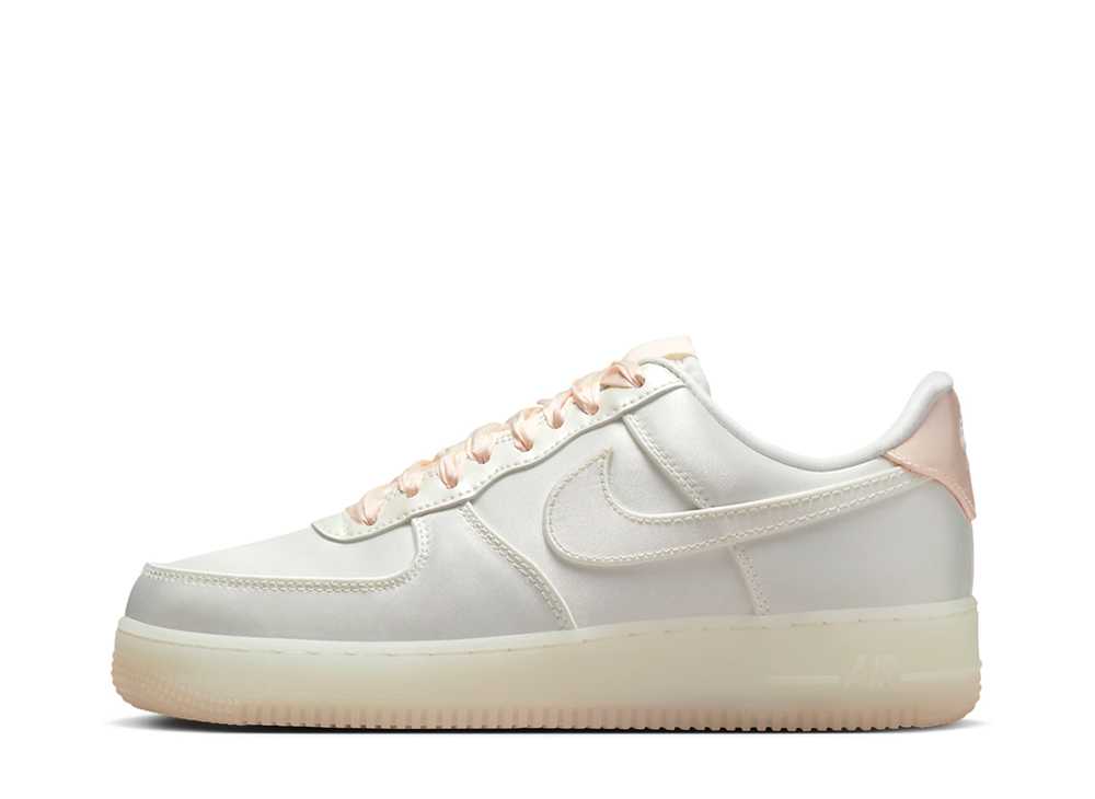 【今だけ500円銀行割引クーポン券あり!!】Nike ナイキ ウィメンズ 空軍1 置き目 セイル/ベアリーオレンジ ナイキ HQ3762-133 ウィメンズ レディース スニーカー 駈けっくらシューズ 21SN-HQ3762-133