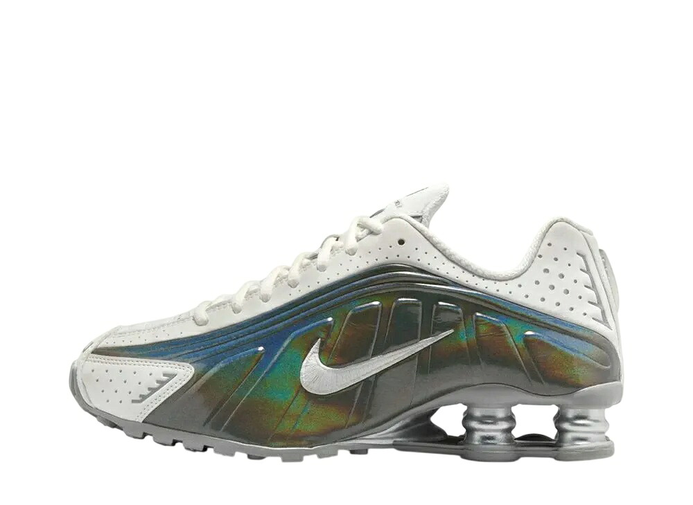 【百貨店大売り出し】1000円引き換え証書き著す！Nike ナイキ ウィメンズ ショックス R4 首脳会談白いこと アンド メタリックシルバー ナイキ IB7703-100 ウィメンズ レディース スニーカー 駈けっくらシューズ 21SN-IB7703-100