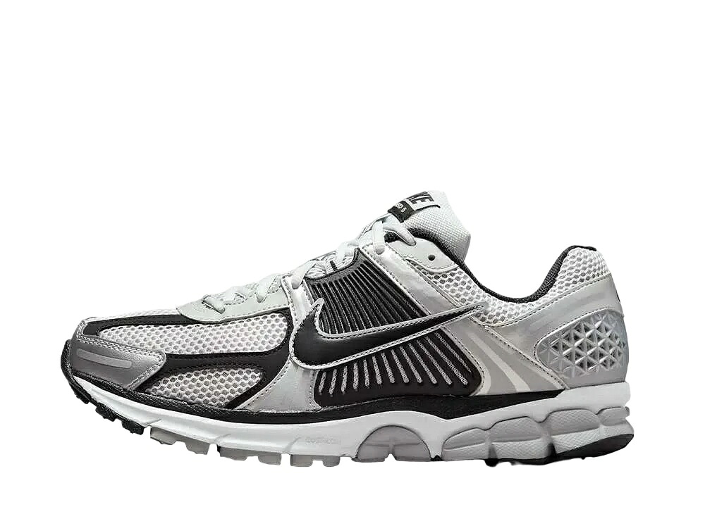【百貨店大売り出し】1000円引き換え証ふり出し！Nike ナイキ 望遠レンズ ボメロ5 メタリックシルバー/ピュアプラチナム/白いこと/黒いこと ナイキ FJ4151-004 メンズ スニーカー 駈けっくらシューズ 21SN-FJ4151-004
