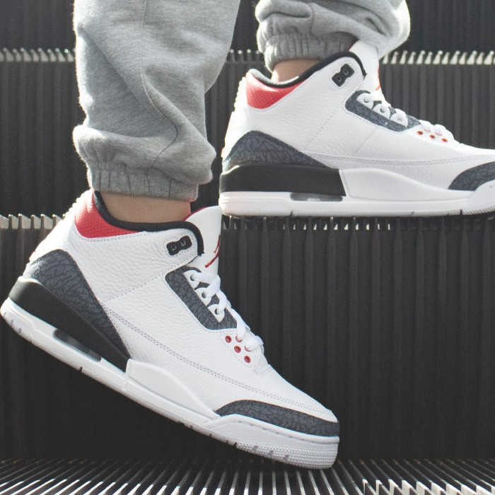 ＼1000円OFFクーポン発行／Jordan ナイキ エアジョーダン3 SE “ファイヤー レッド デニム“ (2020) Jordan 3 Retro “SE Fire Red Denim (2020)“ Jordan ナイキ エアジョーダン3 SE CZ6431-100 メンズ スニーカー ランニングシューズ 19SX-20220930223936-068