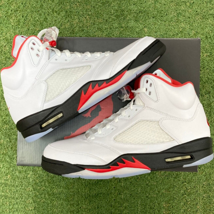 【今だけ500円割引クーポンあり!!】Jordan ナイキ エアジョーダン5 レトロ “ファイアレッド“ Jordan 5 Retro “Fire Red Silver Tongue (2020)“ Jordan ナイキ エアジョーダン5 レトロ DA1911-102 メンズ スニーカー ランニングシューズ 19SX-20220930223936-075