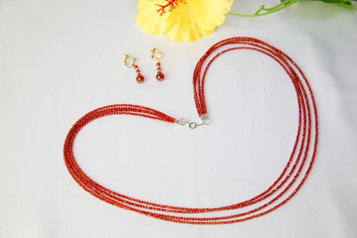 天然石 ネックレス サードオニキス バンデットアゲート 赤縞瑪瑙 約2mm カット 長いさ約70cm~75cmパワーストーン レディースジュエリー アクセサリー プレゼントかわいい オフィス キレイ おしゃれ 大人|friend shop 1