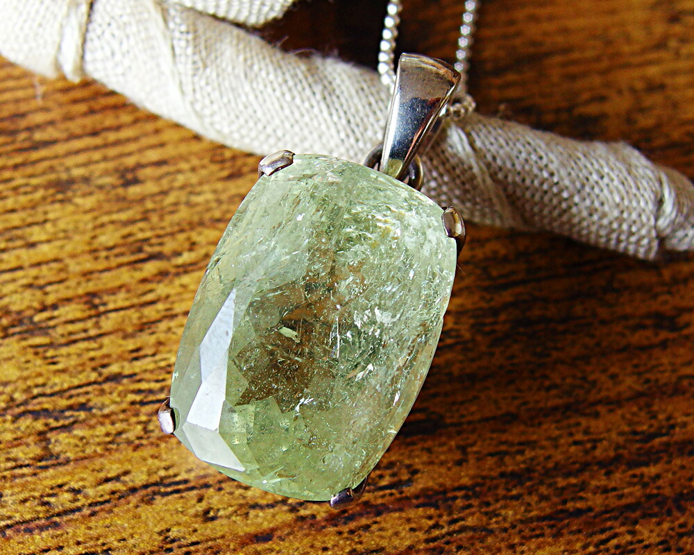 Quality Of Huge Heliodor Golden Beryl Pendant Top Sorting Finished Rare Stone Silver925 One Point Thing Jewel