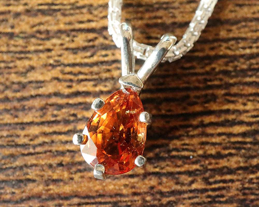 残りわずか 楽天市場 希少 宝石グレード インペリアル マラヤガーネット 約1 05ct 約10x5 5mm ウンバライト マヘンゲガーネット ペンダント トップ マダガスカル産 Silver925 ペアカット しずく型 ティアドロップ 一点物 送料無料 サイズ変更無料 ポイント10倍