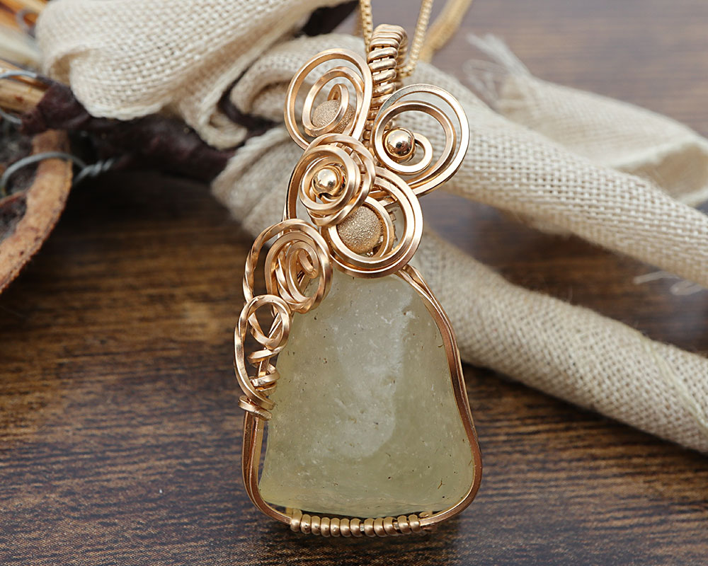 楽天市場】リビアンゴールドテクタイト ペンダントトップ リビアン