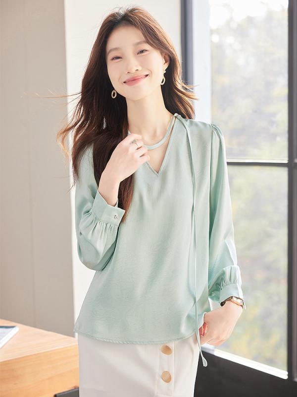 ブラウス レディース 女性用 シャツ トップス 長袖 春秋 Vネック スリム ビジネス オフィス 通勤 事務服 大きいサイズ フレンチ 上品 エレガント きれいめ 無地 ポリエステル 形態安定 イージーケア プルオーバー ファスナー グリーン ホワイト