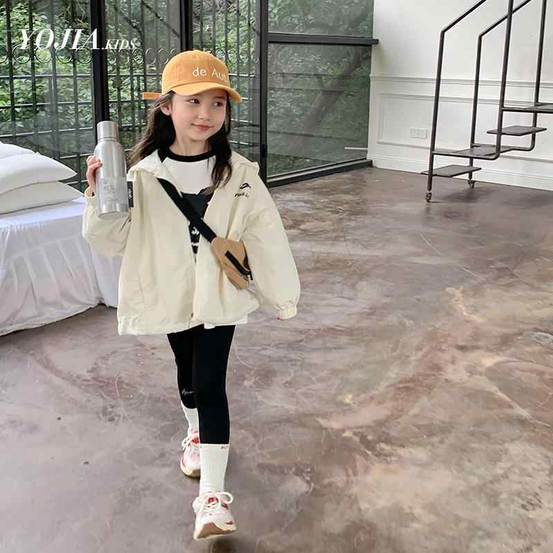 上衣 キッズ お嬢さん もの言う花 上衣 歳月 ジップアップ ボンネット 隠し 裏ボア 防寒 分かりやすい ロゴタイプ 黒 ベージュ 運動競技 通学 お出かけ