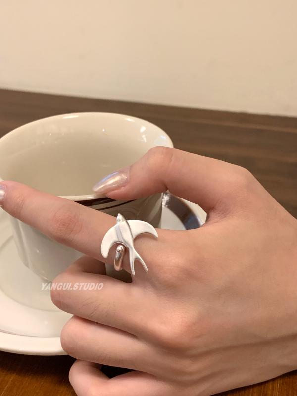 指輪 レディース 鳥 アクセサリー バード モチーフ リング ギフト スターリングシルバー カップル サイズ調節可能 大ぶり ツバメ おしゃれ