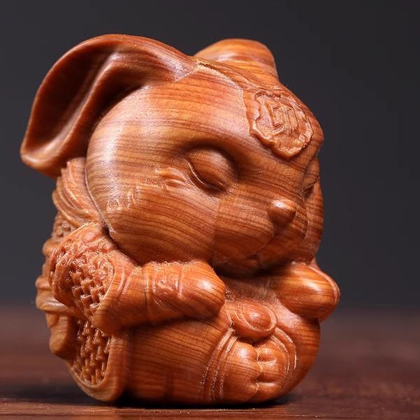 干支 置物 木製 無垢材 崖柏 工芸品 彫刻 インテリア 卓上 オーナメント オブジェ リビング 玄関 縁起物 十二支 卯年 手のりサイズ チャイナ かわいい ウサギ