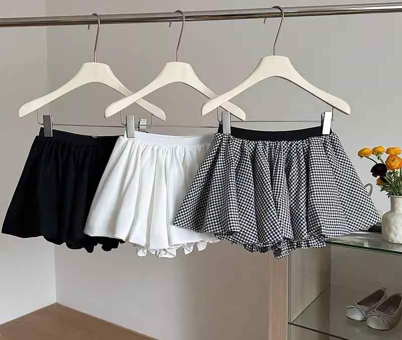 バルーン ショートパンツ レディース 夏 フリル ハイウエスト Aライン ふんわり スカパン ゆったり 脚長効果 おしゃれ カジュアル 白 黒 チェック柄