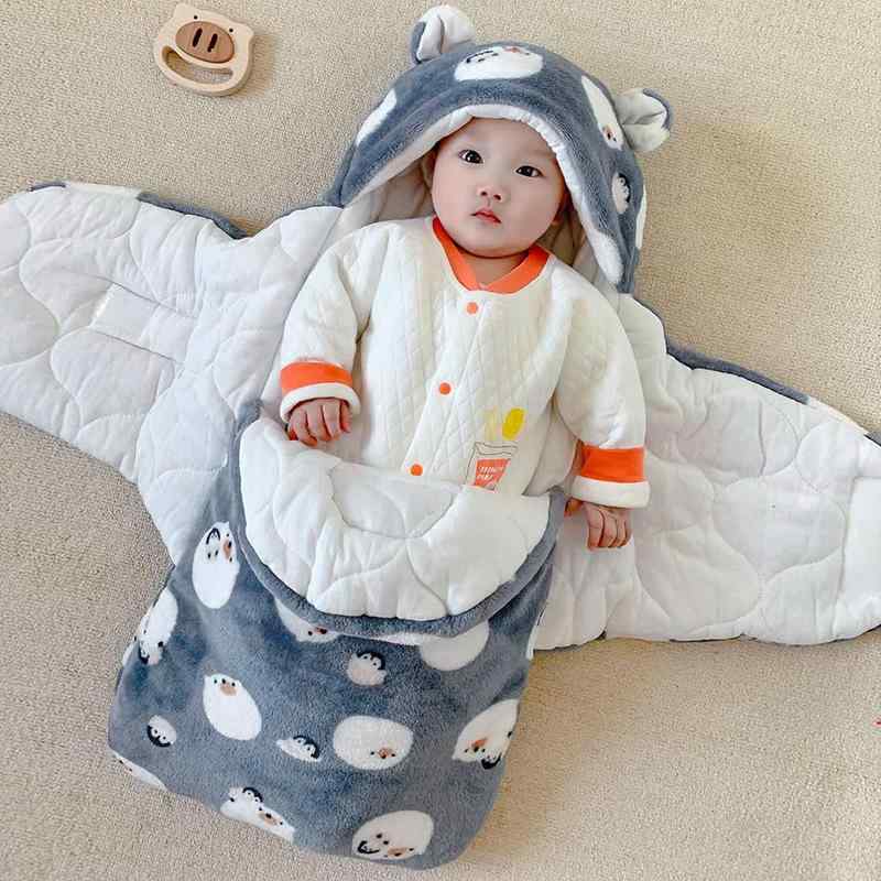 おくるみ 冬 退院 春秋 ベビー 新生児 ブランケット 厚手 暖かい 綿 キルト フード 耳付き 面ファスナー ソフト お出かけ 寝かしつけ 防寒 かわいい くま クジラ トラ 出産祝い ギフト