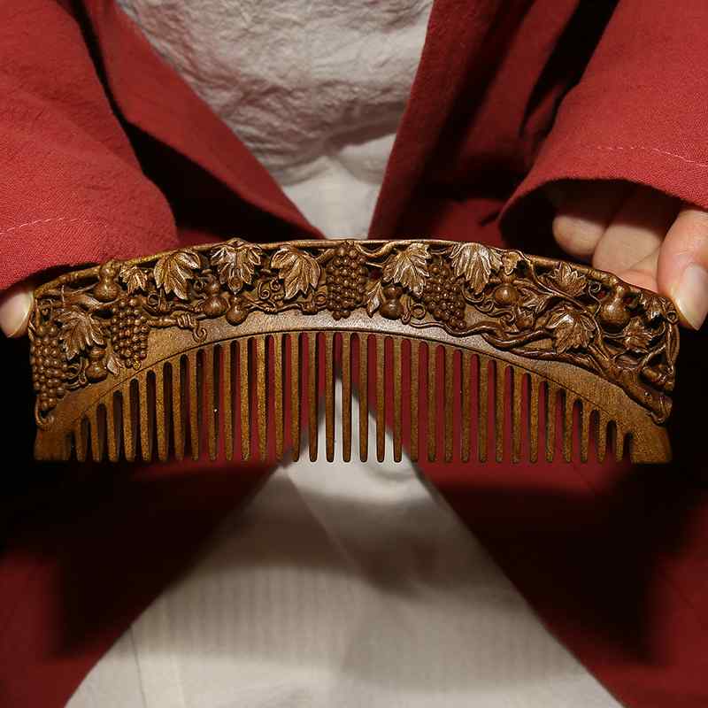 櫛 木製 くし コーム ヘアケア 母の日 プレゼント 女性 両面 彫刻 ブドウ ヒョウタン 頭皮 マッサージ ブラッシング 半月形 おしゃれ