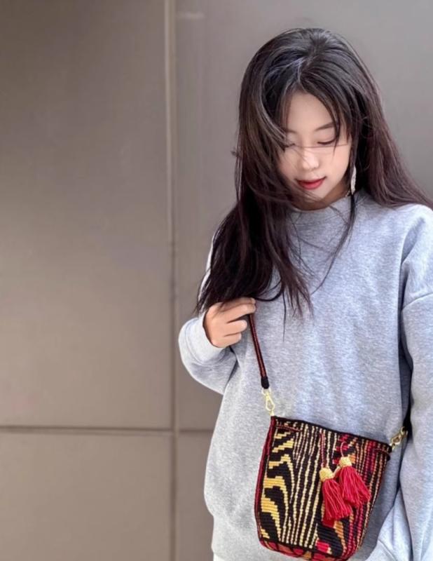エスニック ショルダーバッグ かばん 曲がったかけ ミニ パウダーコンパクト 織り 編み込み 井戸釣瓶 差し交わす 上半身 ホンブルグ帽 合切袋 可愛らしい 派手