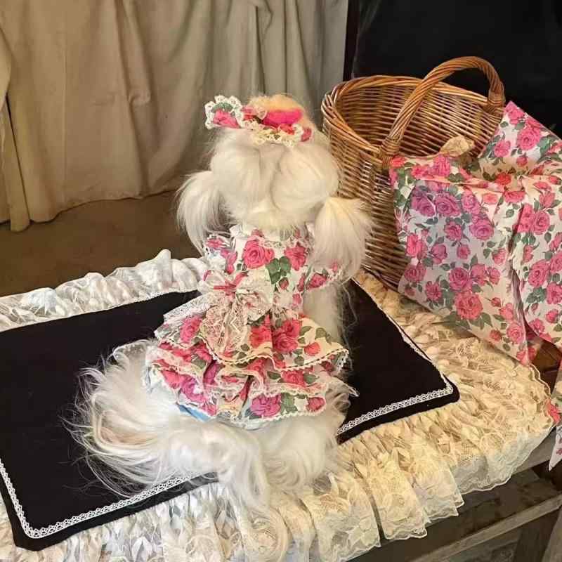 愛玩動物服 犬服 猫服 小型犬 犬ころ 子ネコ用 姫御前 御召しもの 衣裳 春夏 薔薇柄 花柄 フラウンス 愛くるしい 今めかしい 雅びやか 晴れ晴れしい ヨークシャーテリア マルチーズ おほっつき歩く お出かけ