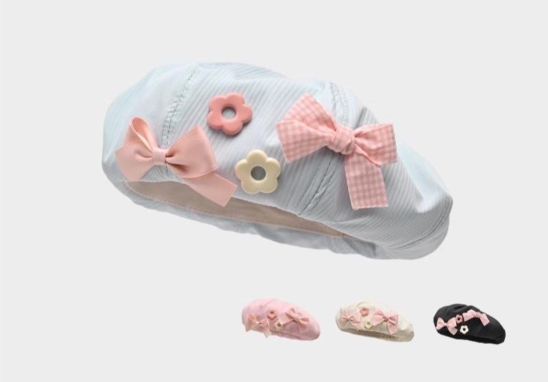 ベレー帽 レディース 春夏 薄手 柔らかい ガーリー 甘め フェミニン 小物 調整可能 かわいい チャーム付き レトロ リボン 花 青 白 ピンク