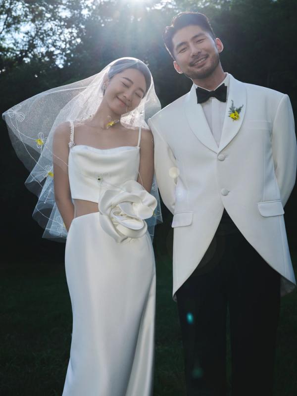 華燭の典 前撮り 衣裳 活動写真 写真絵 作業場 映画化 お召しもの レディース 華燭の典 キャミソール ご機嫌酉の方角 繻子 花 白 黒 さくら色 分かりやすい 雅びやか ウェディングドレス-レディースファッション