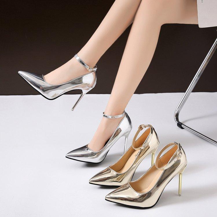 キャバ ヒール 大きいサイズ レディース シューズ パンプス ポインテッドトゥ 浅口 バックル セクシー スティレット ゴールド シルバー PU ストラップ