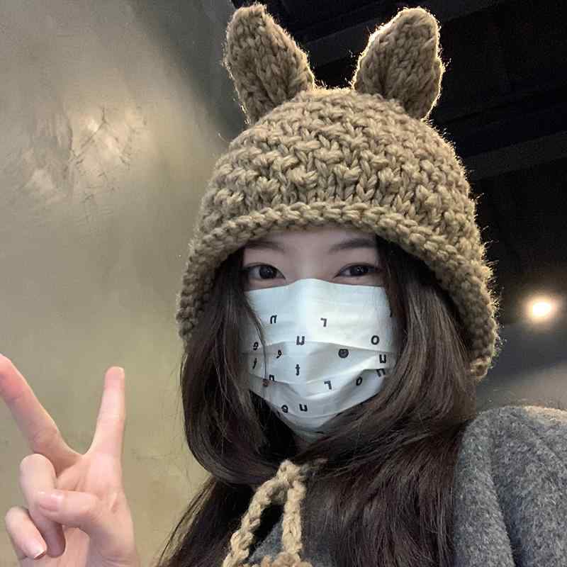 帽子 レディース 冬 韓国 ニット帽 ウール 毛糸 編み込み 防寒 暖かい ポンポン 大きめ ゆったり 耳付き 個性的 カジュアル かわいい 黒 白 カーキ