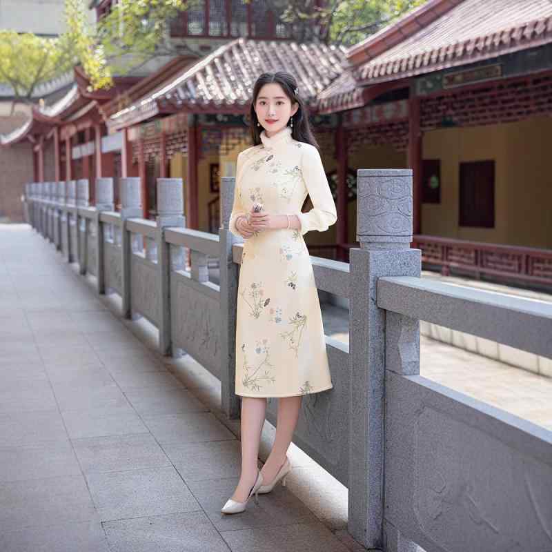 チャイナドレス レディース ワンピース チャイナ服 秋冬 中国風 型 裏起毛 厚手 体型カバー 着痩せ お腹カバー ミディアム丈 ポリエステル 立襟 斜め襟 九分袖 スリット 3D 立体 柄 清楚 甘め フェミニン 暖かい 普段使い お呼ばれ