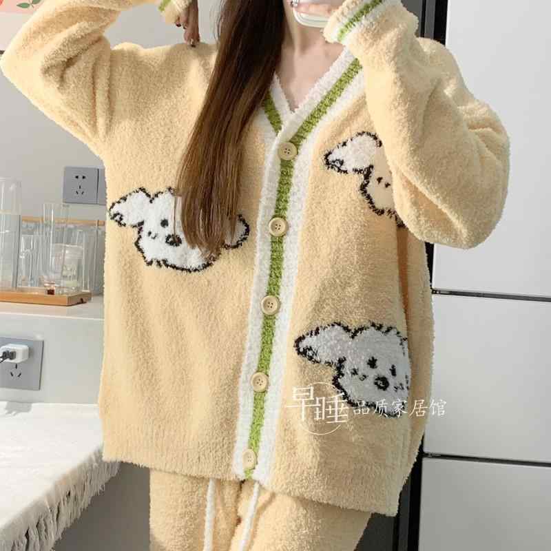 ルームウェア パジャマ レディース 秋冬 かわいい もこもこ ふわふわ 起毛 厚手 暖かい 部屋着 上下 セットアップ ニット 前開き ウエストゴム 長袖 ロングパンツ ボタン Vネック ゆったり 柔らかい 快適 旅行 お泊り 甘い 犬 青 黄色