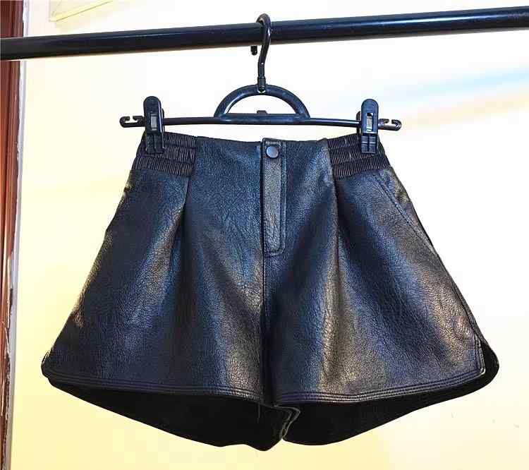 レザーショートパンツ 大人 レディース 大きいサイズ ゆったり ウエストゴム ポケット ボタン スリット 普段使い 外出用 伸縮性 羊革 Aライン 体型カバー シンプル 無地 おしゃれ 韓国 黒 茶 アイボリー|フロントップ店