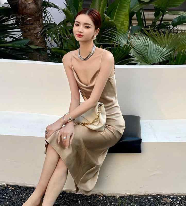 繻子 ロング キャミソール 衣裳 レディース 春夏秋 ノースリーブ Vのど首 溜まり場 旅する 今めかしい 艶っぽい 無地 ミルクティーカラー