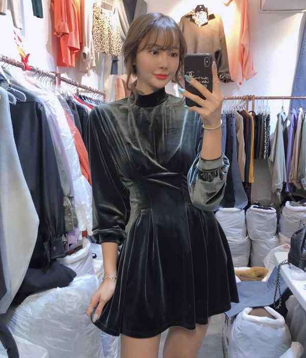 ワンピース レディース 韓国 秋冬 ベルベット 伸縮性 ハイネック 長袖 スリムフィット 着痩せ効果 無地 ブラック ダークグリーン ロング丈｜フロントップ店