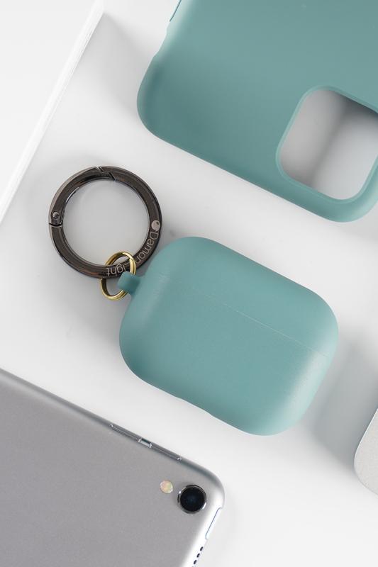 イヤホンケース AirPods Pro Apple 第3世代 ワイヤレス Bluetooth イヤホン 液体シリコン カラビナ ソフトケース シンプル ビジネス クール おしゃれ 保護 耐衝撃 落下防止 ブラック サンドピンク