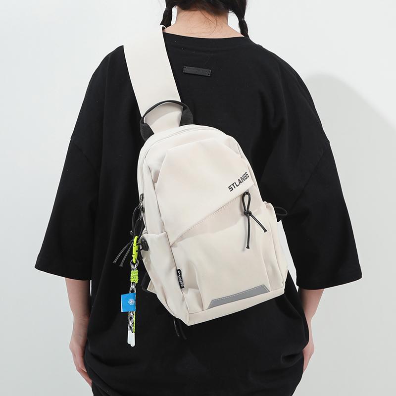 メンズ バック 斜めがけ ショルダー 小さめ チェスト レディース シンプル カジュアル おしゃれ サイクリング スポーツ 登山 タブレット 軽量 ジッパー ストリート ストラップ 黒 白 緑