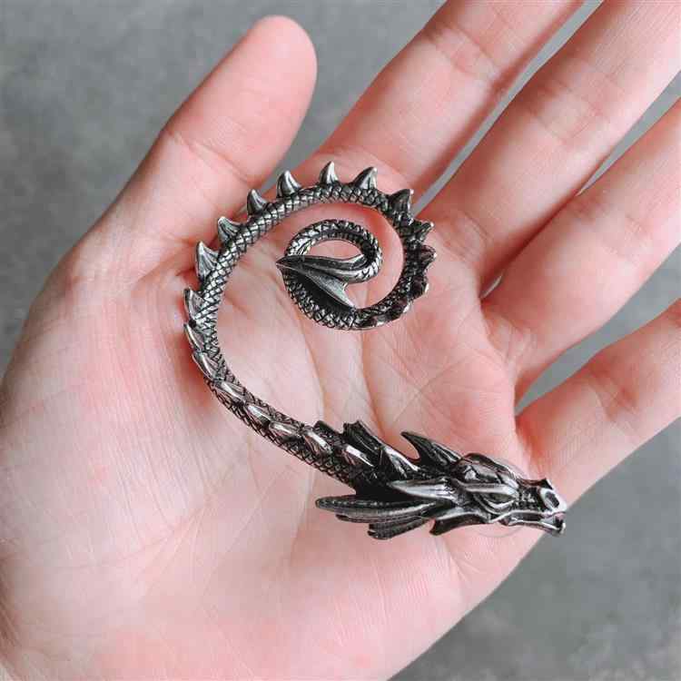 ドラゴン ピアス 干支 レディース シンプル 個性的 大きめ ゴシック パンク 片耳 かっこいい 普段使い おでかけ プレゼント アクセサリー レトロ