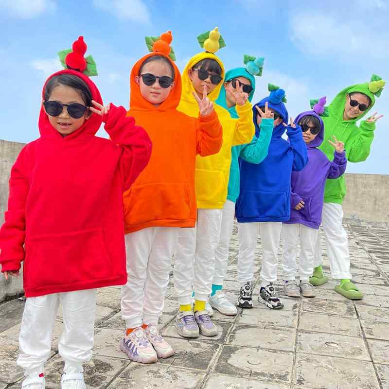 お揃い キッズ 男の子 女の子 大人 大きめ ゆったり 春 セット パーカー フード プルオーバー 長袖 ポケット 靴下 友達 イベント 無地 赤 喜 青
