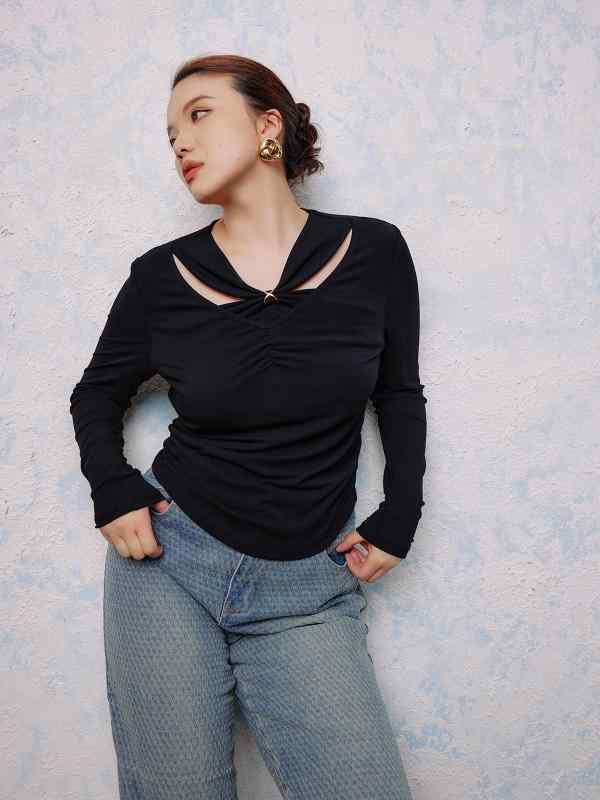 Tシャツ レディース 長袖 Vネック ギャザー 金ボタン モダール シンプル 着痩せ 春秋 白 トップス|フロントップ店