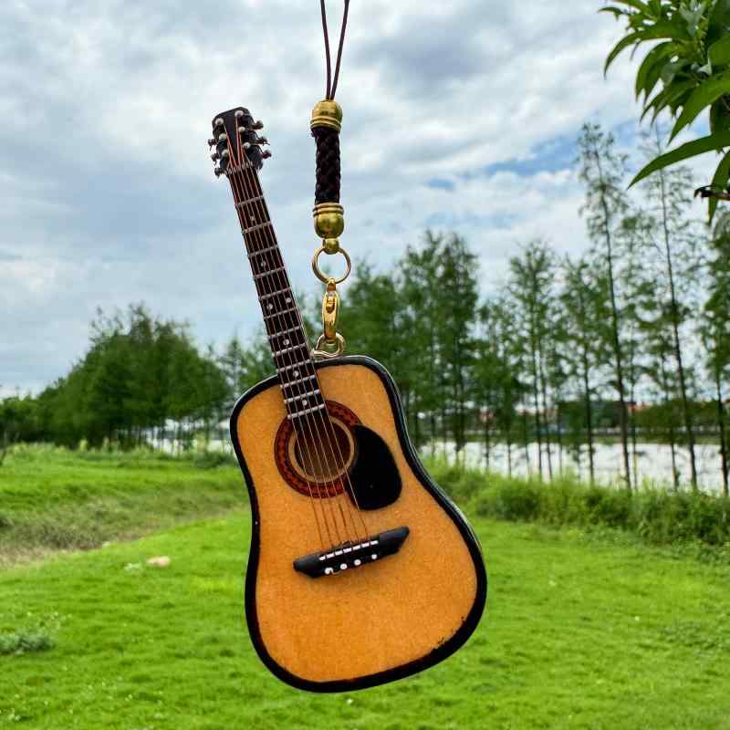 ギター キーホルダー おしゃれ バッグ 吊り下げ ロック 音楽 楽器 ギフト 箱 無垢材 ペンダント ストラップ シンプル リアル メンズ クラシック 茶 ナチュラルカラー