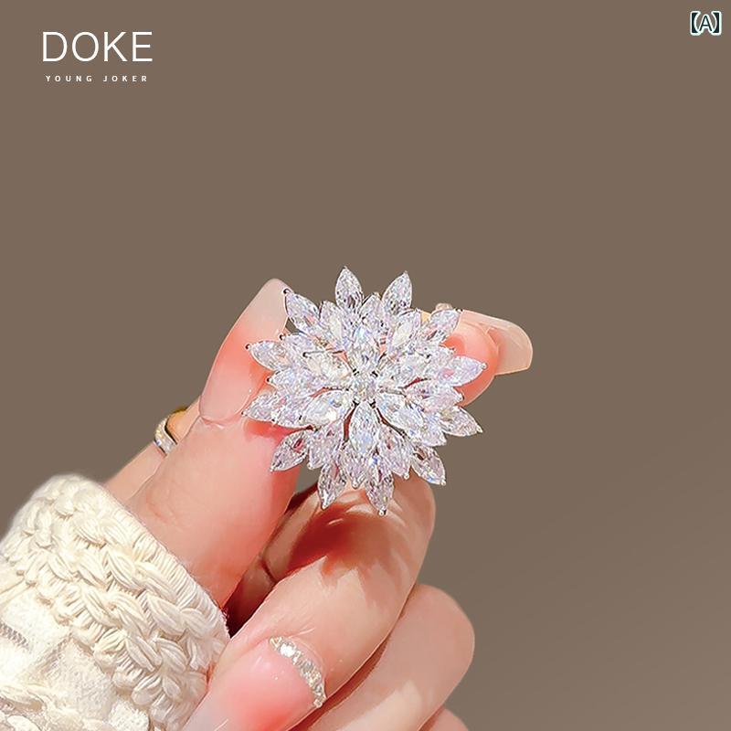ブローチ レディース おしゃれ フォーマル メンズ 雪の結晶 回転 きらきら 大粒 装飾 コート スーツ コーデ 上品 ギフト