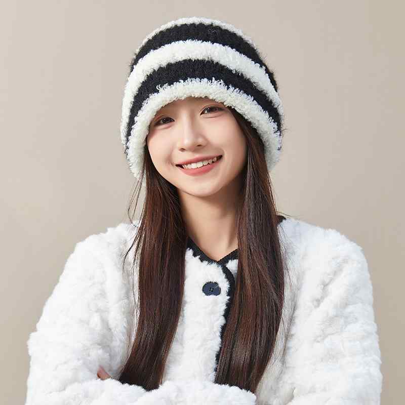 ニット帽 レディース おしゃれ カジュアル 帽子 冬 厚手 暖かい 防寒 耳あて ブラック ホワイト ボーダー ゆったり 大きめサイズ