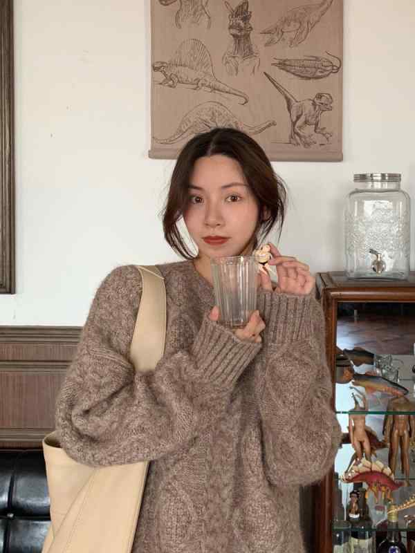 ニット レディース 秋冬 厚手 プルオーバー ゆったり オーバーサイズ リラックス ケーブル編み アラン模様 モヘア風 ラウンドネック クルーネック レトロ ヴィンテージ風 普段使い 通勤 オフィス デイリーユース ベージュ グレー キャラメル