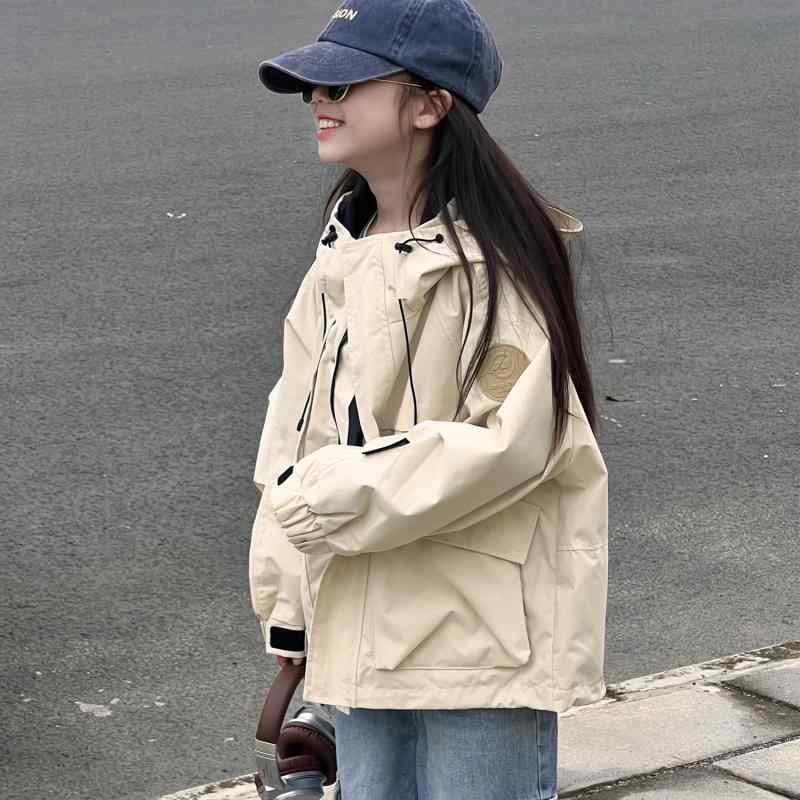 キッズ 山岳パーカー 御坊っちゃん うしろ帯 御坊っちゃん 小学生 防風 雨合羽 撥水 ボンネット付き添い人 ポリエステル 心地好い アウトドア 通学 ゆったり ビッグ影ぼうし 烏兎 アウター