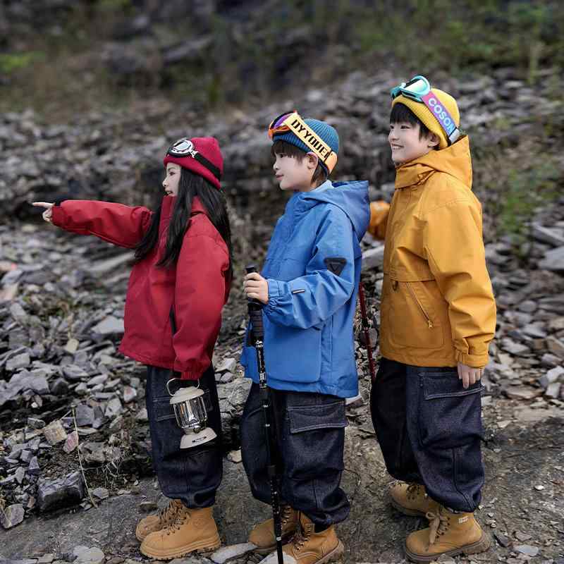 マウンテンパーカー 男の子 キッズ ジュニア 小学生 中学生 ウィンドブレーカー 取り外し可能 スリーインワン 防風 防水 防寒 保温 アウター ジャケット コート 秋冬 アウトドア 通学 フード付き