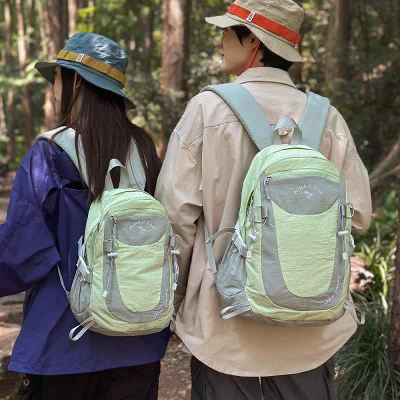 リュック 男女兼用 登山 ハイキング アウトドア 旅行 バックパック デイパック 軽量 撥水 PC収納 15インチ対応 大容量 多機能 ナイロン 縦型 スクエア 通学 通勤 普段使い 春夏