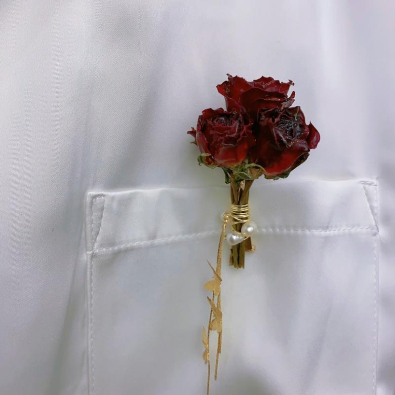 ブローチ レディース 赤いバラの花束 蝶 タッセル ピン フラワーモチーフ コサージュ風 アクセサリー 華やか 上品 エレガント 結婚式 パーティー 卒業式 入学式 フォーマル カジュアル 小物